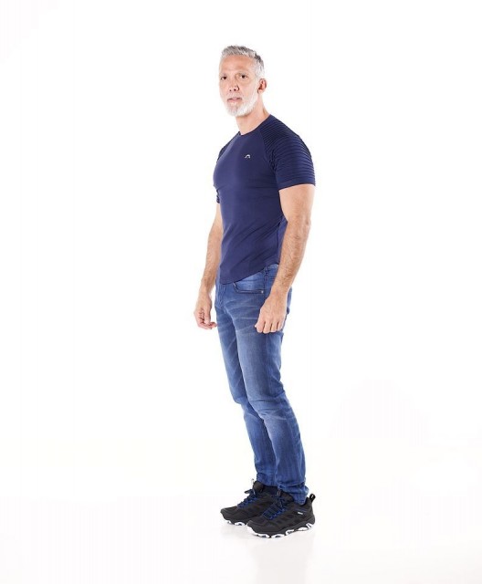 OBS; det er ikke denne modellen, men det er denne fargen med V-hals